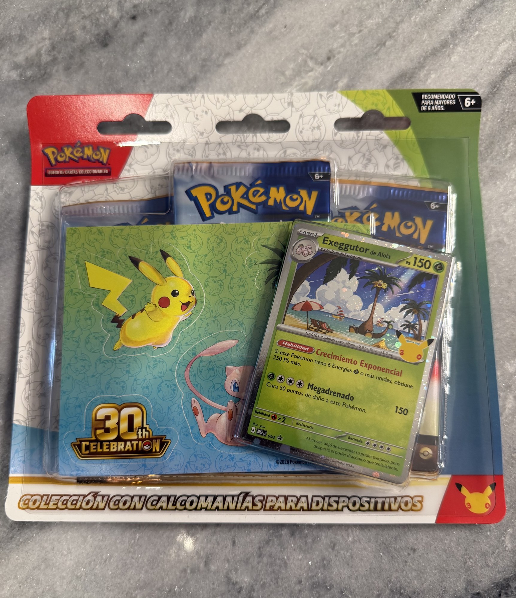 Pokémon JCC 30.° Aniversario – Colección con Calcomanías para Dispositivos Exeggutor de Alola